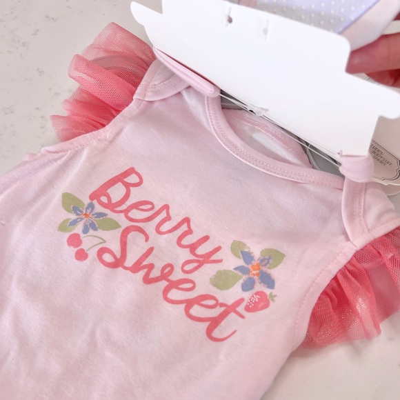 Kyle & Deena new york Baby Girl 4pc set, Berry Sweet, 6-9 mo, pink & berries - Picture 3 of 4